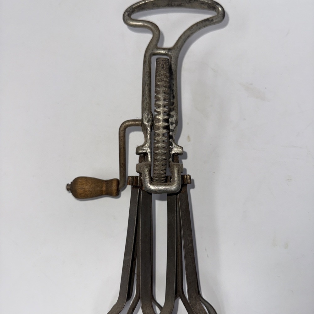 Vintage Hand Egg Beater MCM Taplin Msg. Co New Britain Solid Metal Light Running - Picture 4 of 9